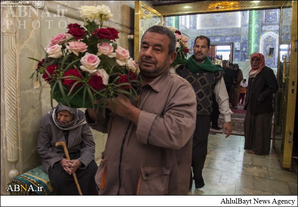 گل آرایی ضریح منور حرم امام حسین (ع)