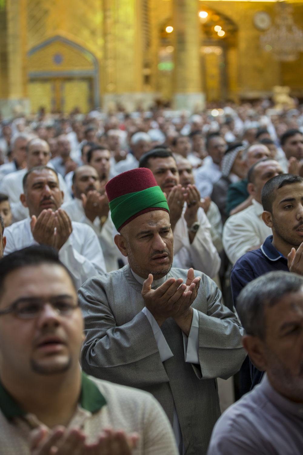 اقامه نماز عید فطر در حرمین مطهر حسینی وعباسی