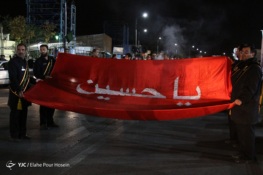 مراسم شام غریبان امام حسین (ع) در شاهچراغ شیراز/گالری تصاویر