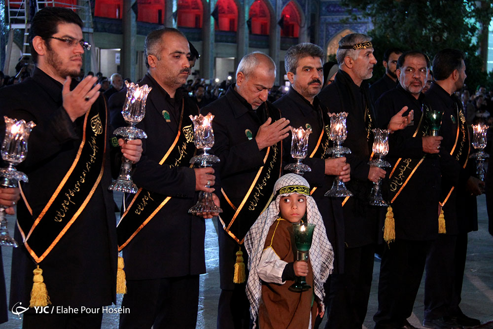 مراسم شام غریبان امام حسین (ع) در شاهچراغ شیراز/گالری تصاویر