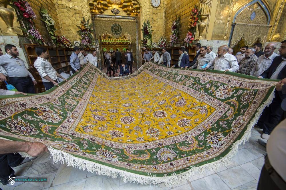 فرش نفیس 28 متری، هدیه یک ایرانی به حرم حضرت عباس (ع)
