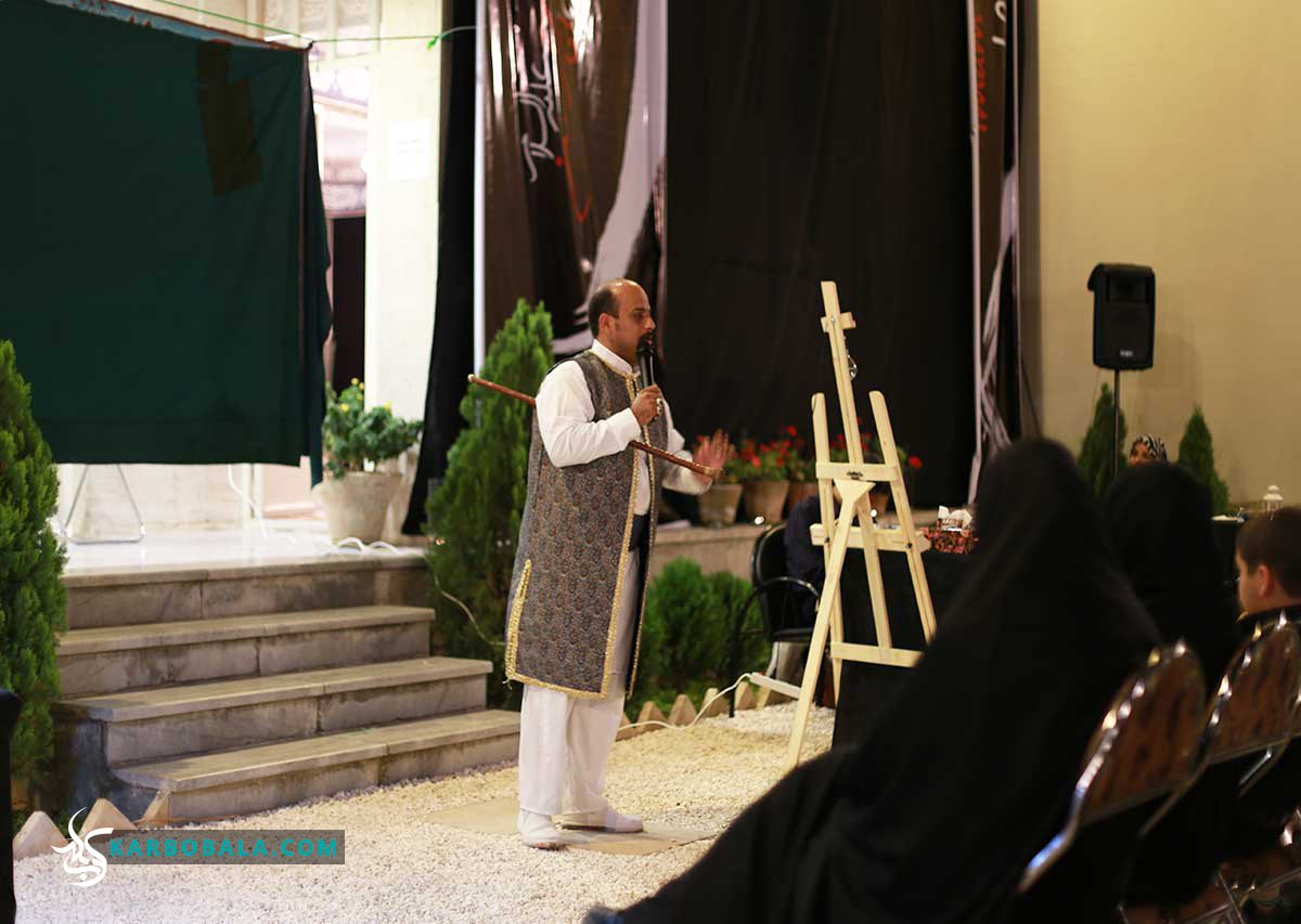 گزارش تصویری از پرده خوانی جوان‌ترین نقال معاصر در «مجمع دوستداران امام حسین (ع)»