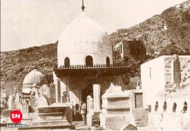 تصویر حرم مطهر حضرت خدیجه (سلام الله علیها) در قبرستان بقیع، پیش از تخریب توسط دشمنان خاندان رسالت 