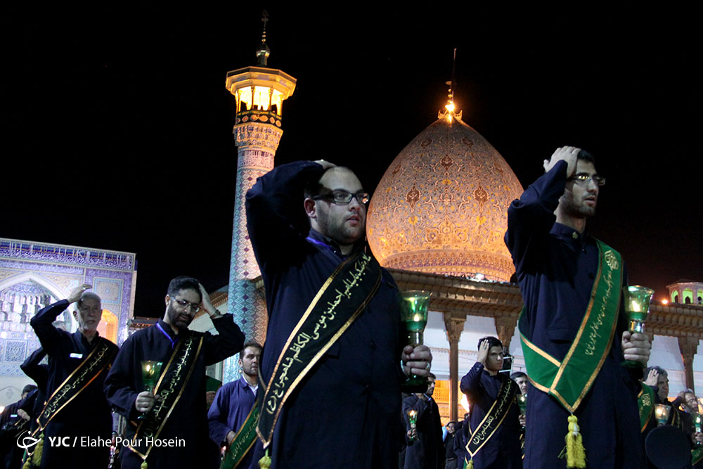 مراسم شام غریبان امام حسین (ع) در شاهچراغ شیراز/گالری تصاویر